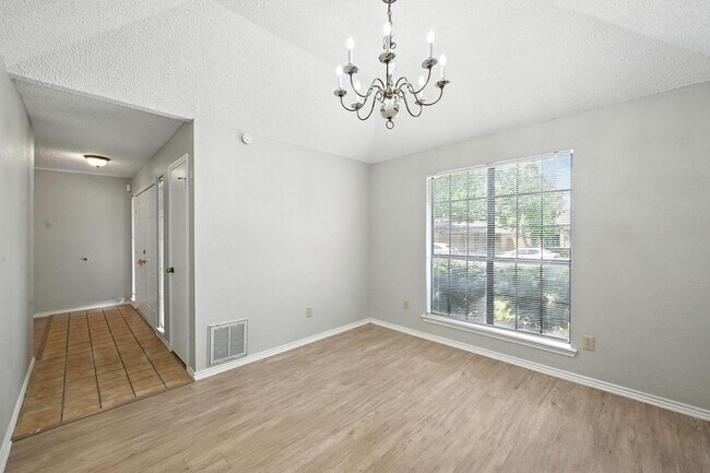 Foto del edificio - 4039 St Christopher Ln