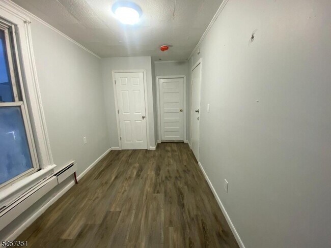 Building Photo - 135 Hudson St