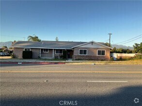 Building Photo - 1429 E Merced Ave