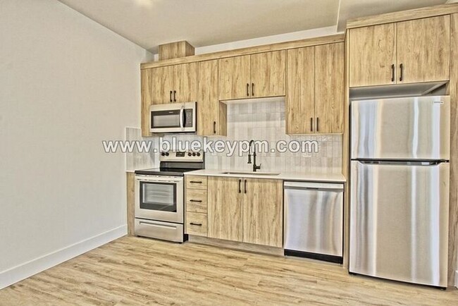 Foto del edificio - 1528-B: 2 Bed, 2.5 Bathroom Townhome Near ...