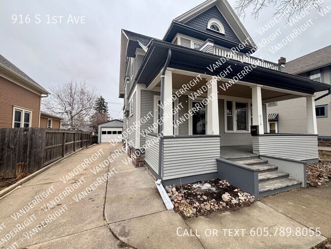 Building Photo - 916 S 1st Ave
