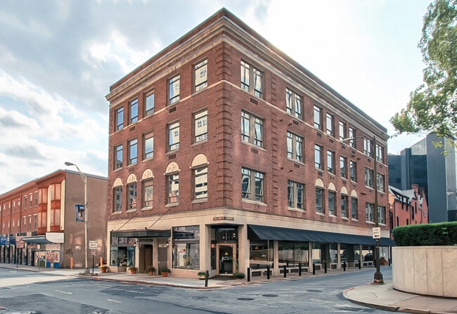 Building Photo - 210 Walnut St
