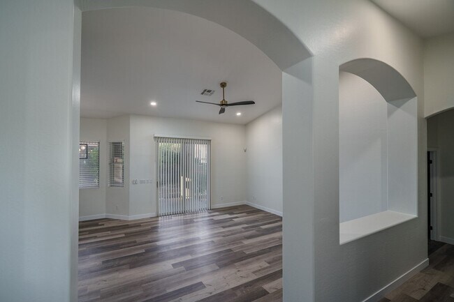 Foto del edificio - Gorgeous Home in Tatum Vista!