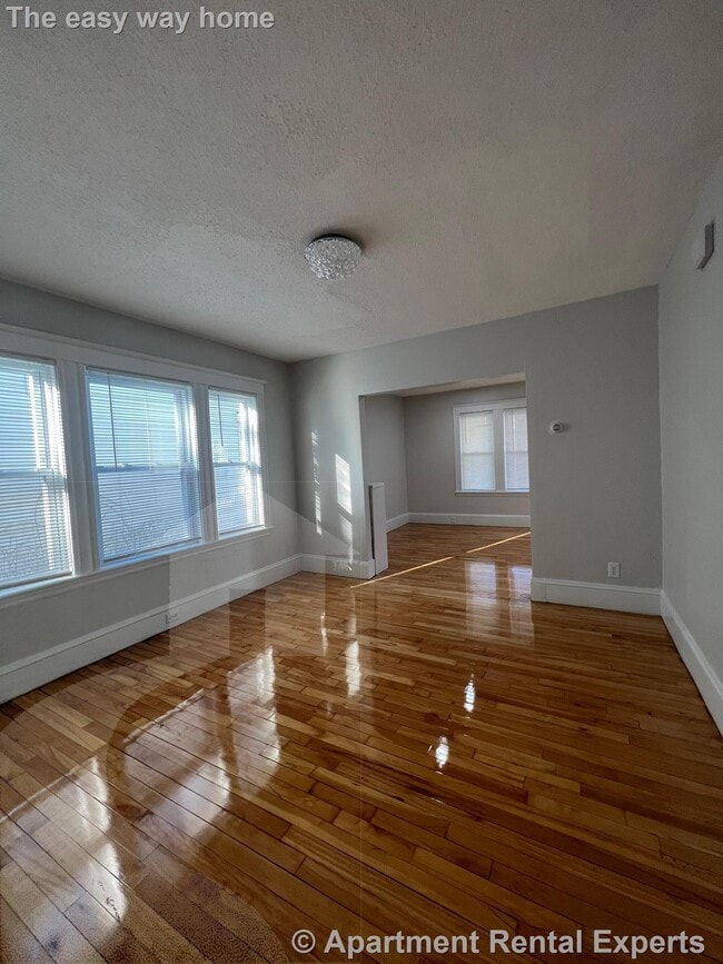 Building Photo - 10 Cady Ave