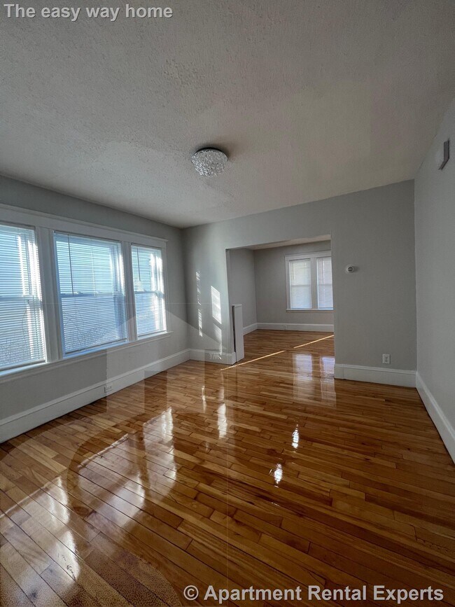 Foto del edificio - 10 Cady Ave