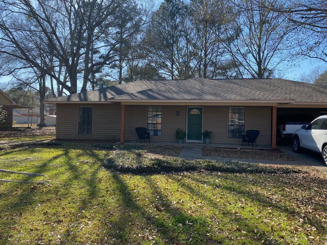 Primary Photo - 205 Maplewood Dr