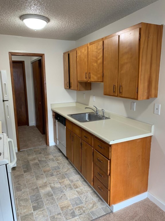 Building Photo - Apartment in Redmond