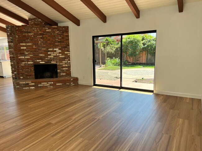 Building Photo - Updated 3 bedroom Home