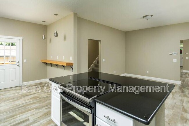 Building Photo - 1507 W 5th St