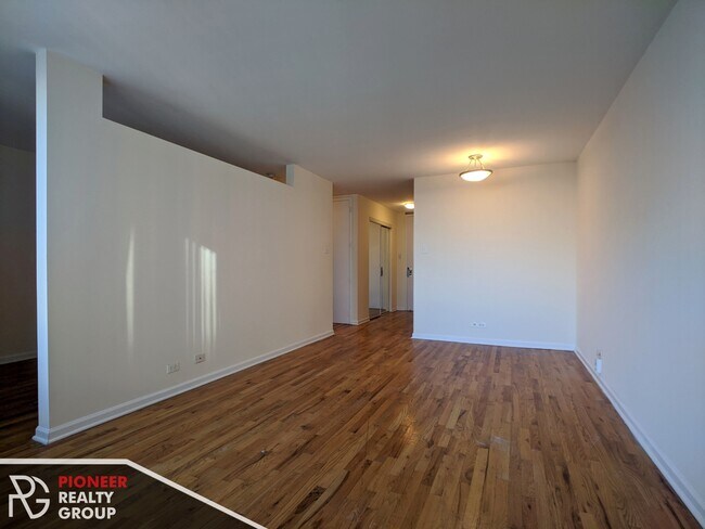 Foto del edificio - 826 W Wilson Ave