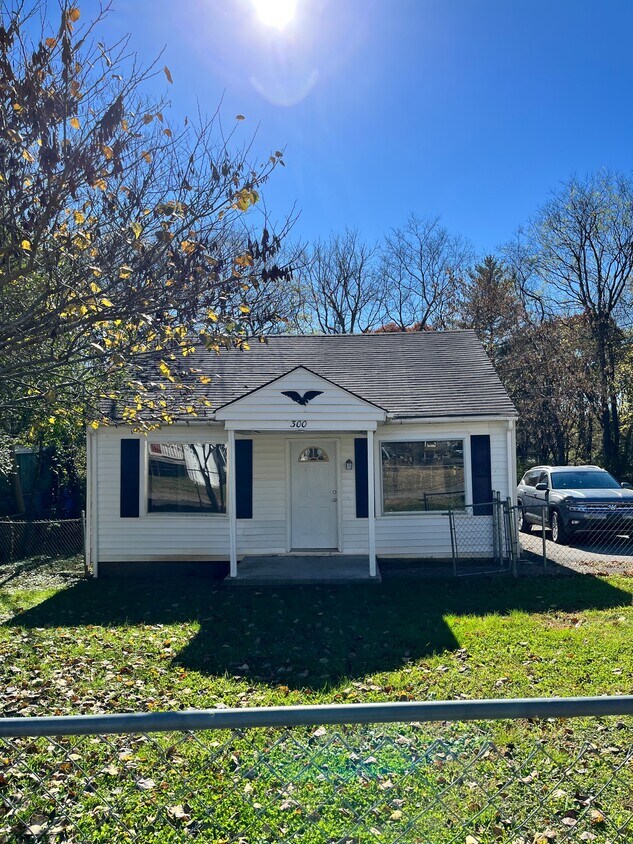 Primary Photo - 300 E Highland Dr