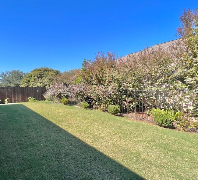 Building Photo - 4004 Knollbrook Ln
