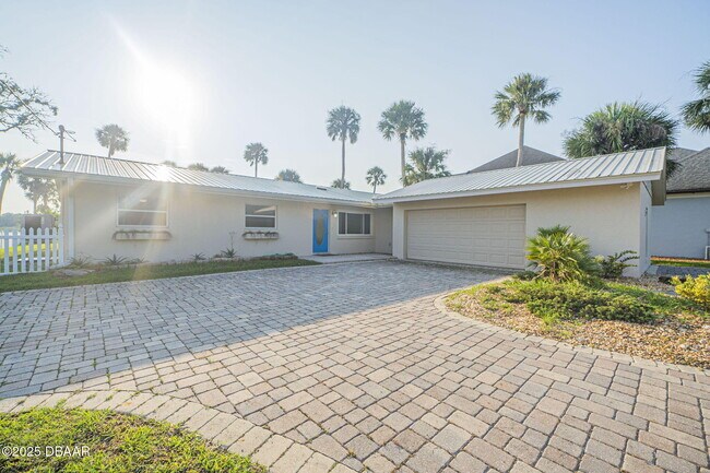 Foto del edificio - 450 Lambert Ave