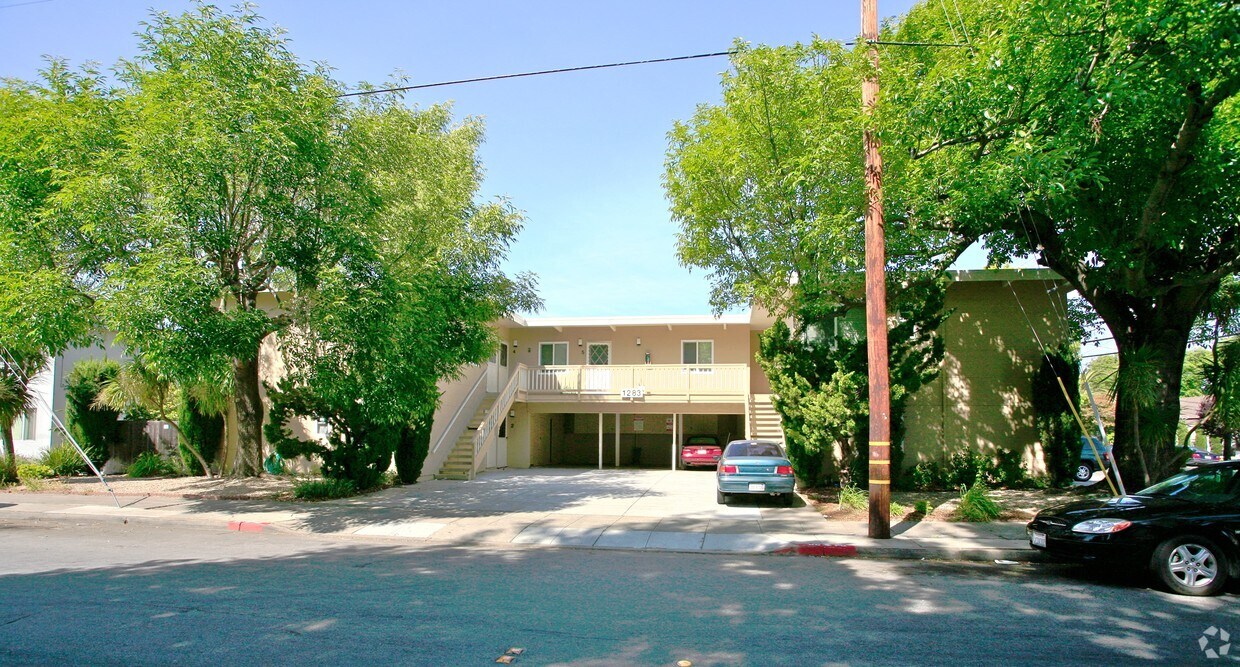 Building Photo - Clinton Apartments