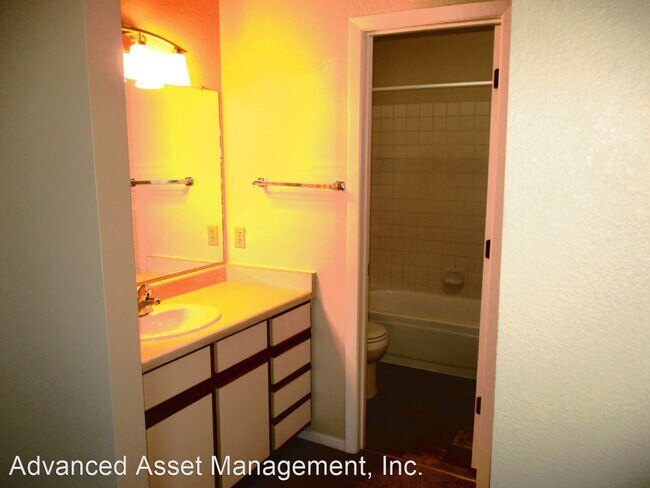 Building Photo - 2 br, 2.5 bath House - 4071 Snowshoe Lane