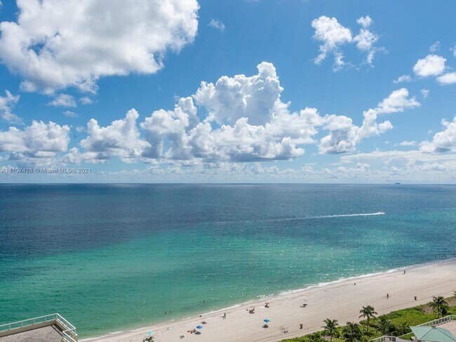 Foto del edificio - 16699 Collins Ave