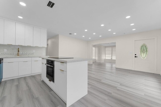 Building Photo - 3411 NW 5th Ct