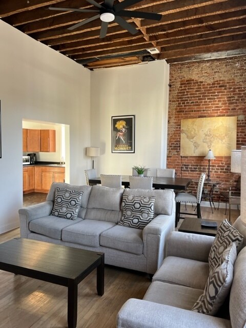 Foto principal - 1219 Wisconsin Ave NW