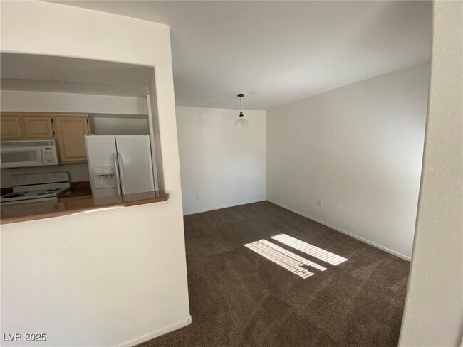 Foto del edificio - 555 E Silverado Ranch Blvd