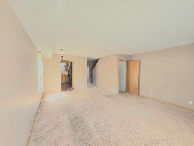 Building Photo - Nice spacious 2 story condo