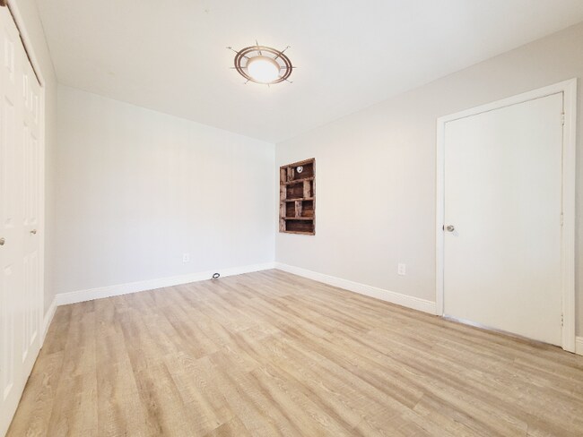 Foto del edificio - 567 E 11th St