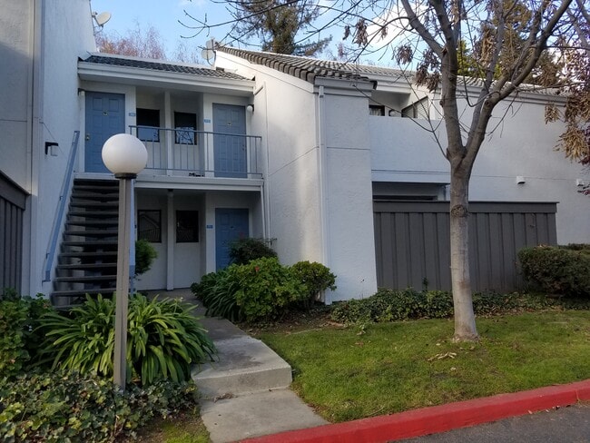 Building Photo - 1055 N Capitol Ave