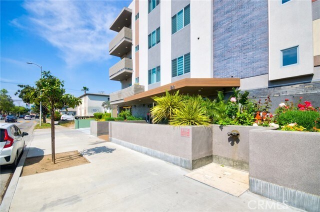 Foto del edificio - 820 S Wilton Pl