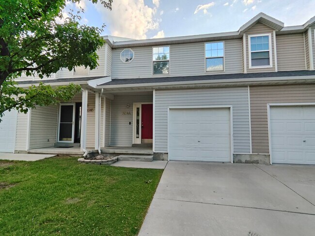 Foto del edificio - Spectacular 3-Bedroom Draper Townhouse with Garage