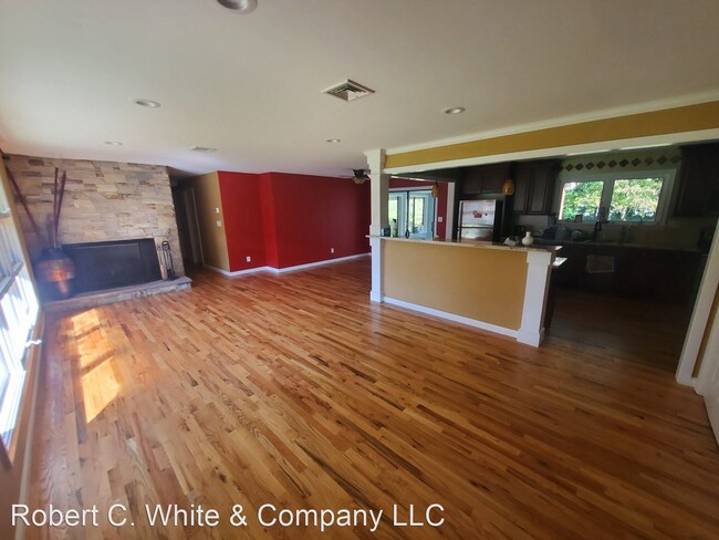 Building Photo - 3 br, 1.5 bath House - 156 Opal Drive