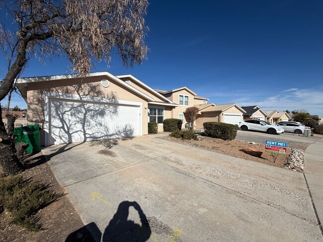 Foto del edificio - 3 Bedroom Single Story Home Near Northern Blvd NE & Loma Colorado Blvd NE!