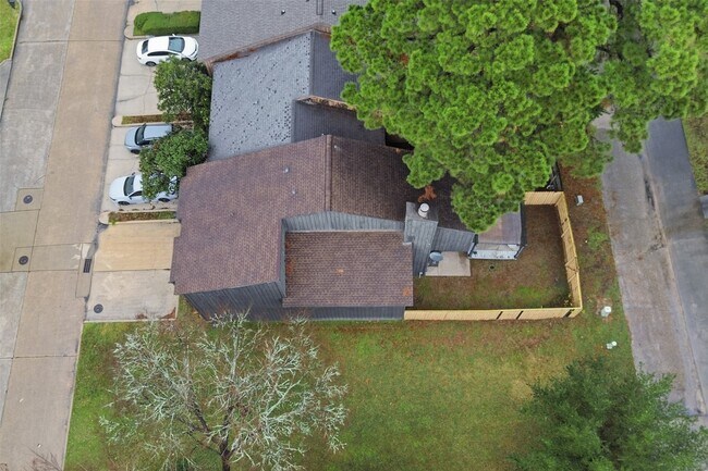 Building Photo - 3226 Poe Dr