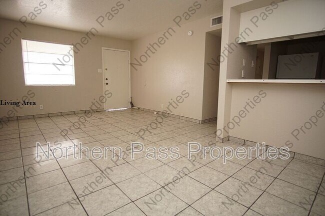 Building Photo - 4700 Maxwell Ave