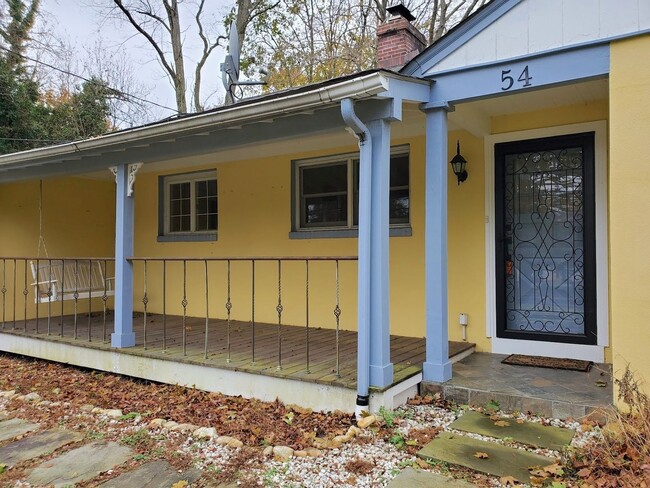 Building Photo - Update, single family ranch home in a grea...