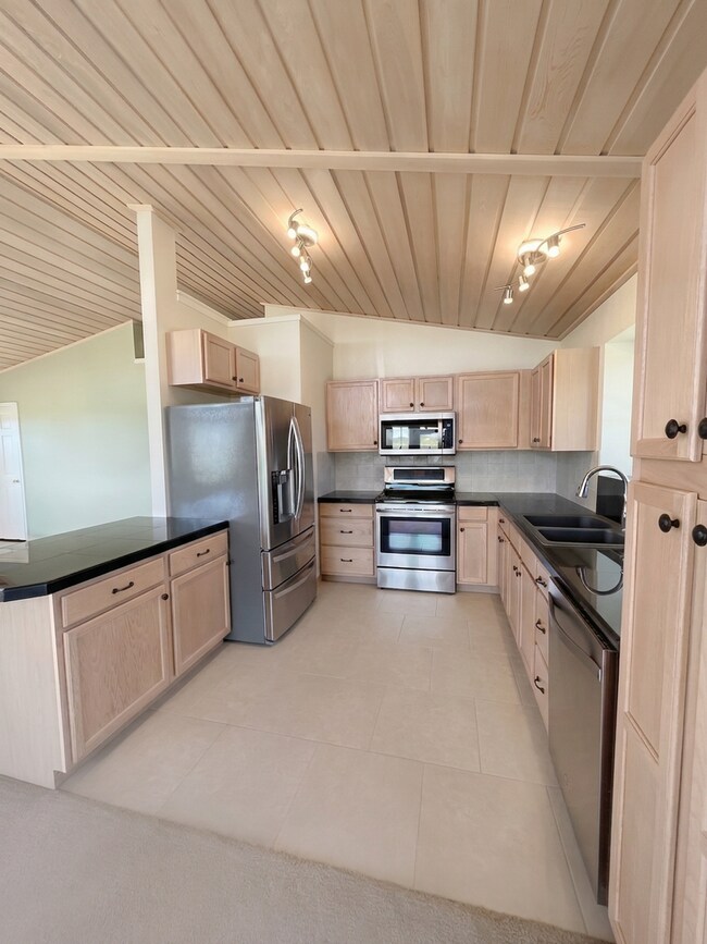 Building Photo - Foxtail Pines! 5 acres! Open floor plan!