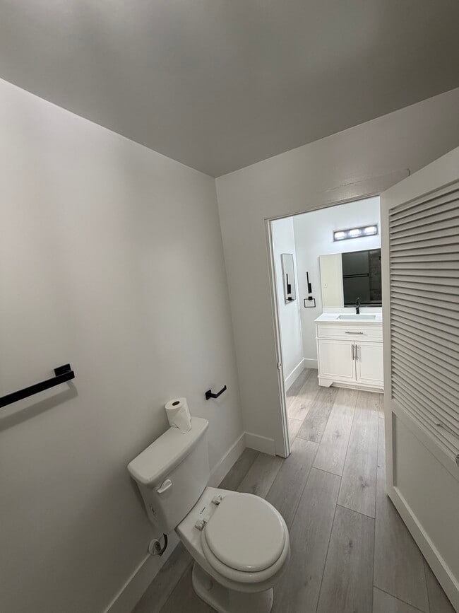 Separated Bath/Vanity rooms - 315 24th St