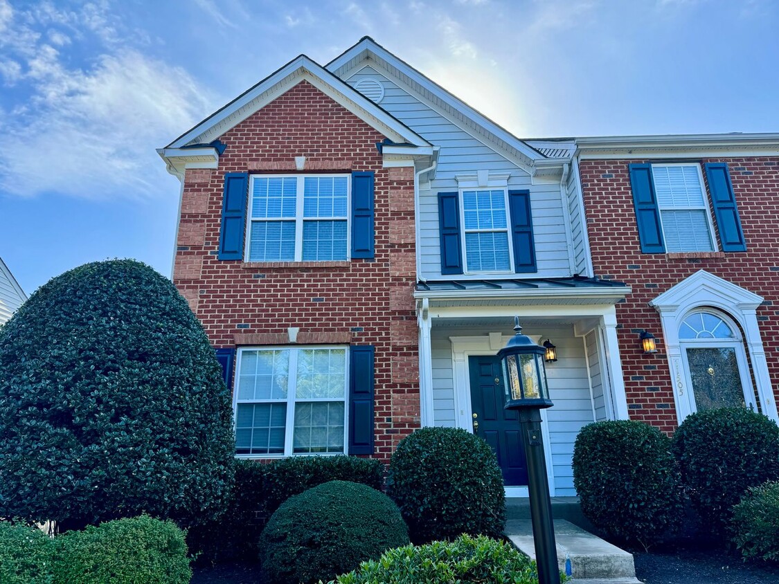 Primary Photo - 3 level 2200 sq ft Townhome in Glen Allen!