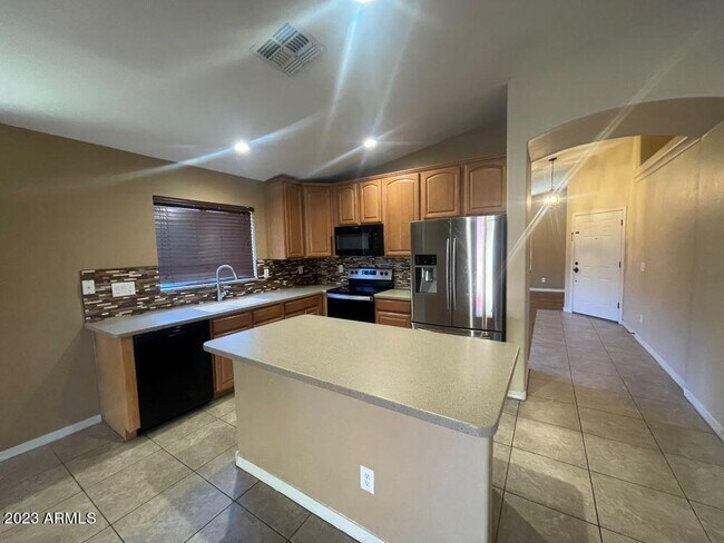 Building Photo - 516 E Wolf Hollow Dr