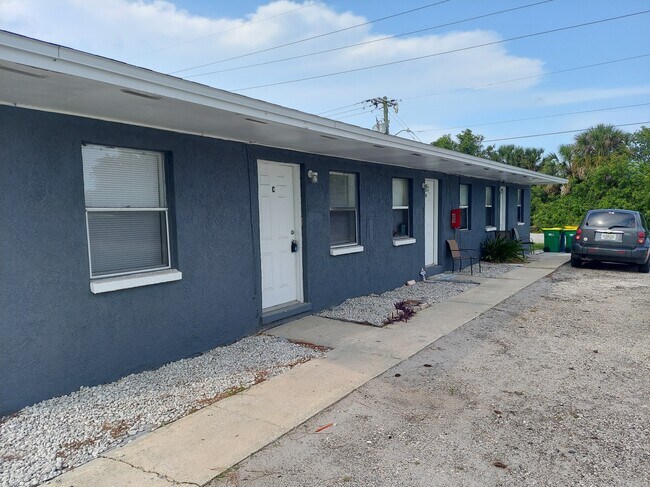 Building Photo - 2070 Avocado Ave