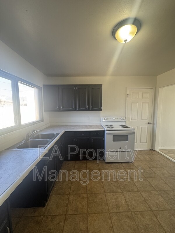 Building Photo - 10017 Los Arboles Ave NE