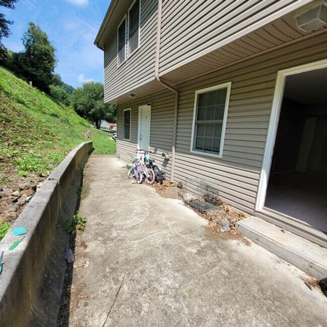 Foto del edificio - 225 Little Creek Rd