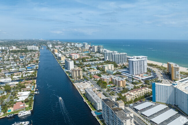 Pompano Beach is ideally located on the interoceanic.