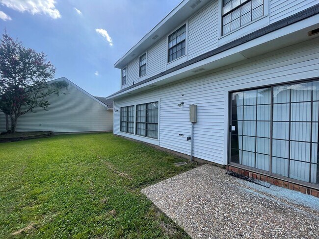 Building Photo - Sought after location so hurry!