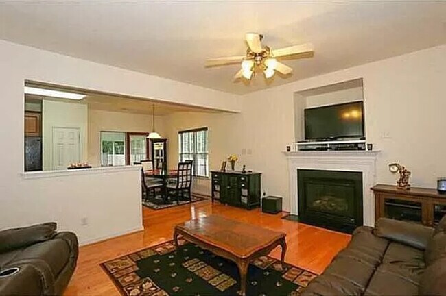 Foto del edificio - 2411 Aiken Drive Henrico VA 23294
