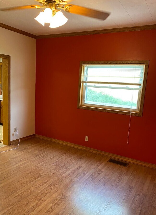 Building Photo - Five Bedroom Student Housing