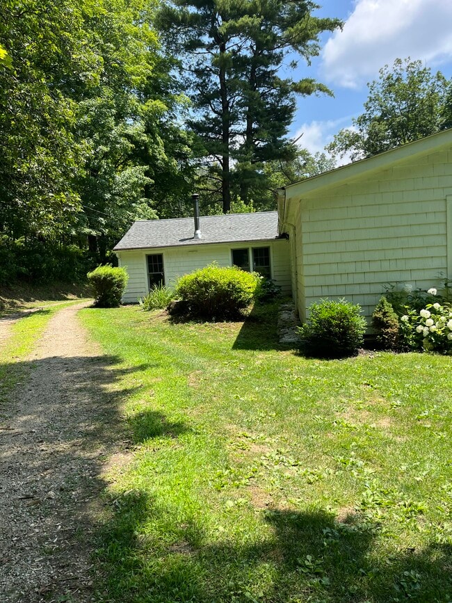 Building Photo - 56 Todd Hill Rd