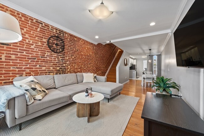 Building Photo - 8 E Randall St