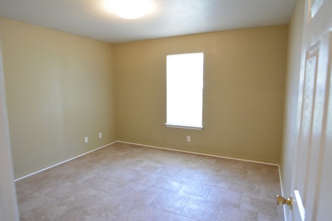 Building Photo - 1228 Walt Morgan Cir