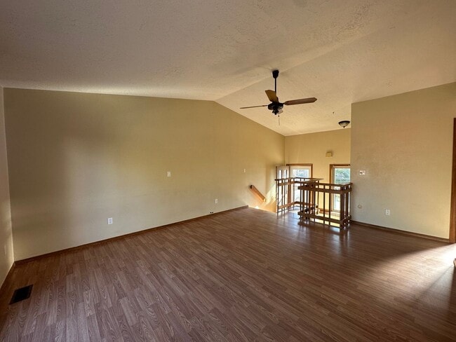 Foto del edificio - 3 Bedroom 2 Bathroom Home available to ren...