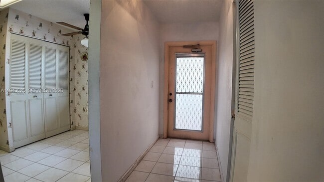 Foto del edificio - 7220 Lake Cir Dr