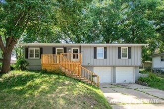 Building Photo - 625 NW Kay Dr
